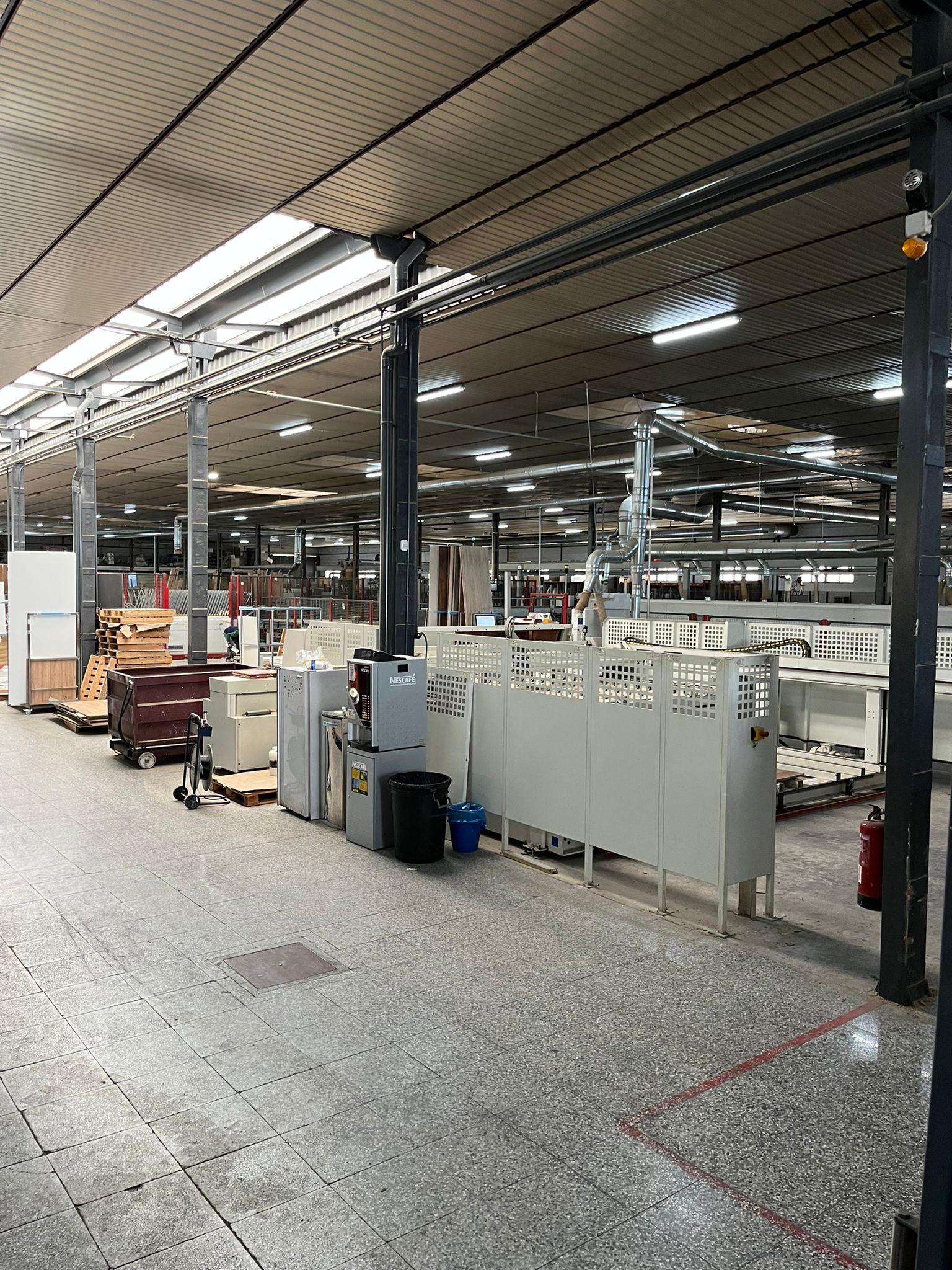 fabrica de muebles Jaén Deka grupo