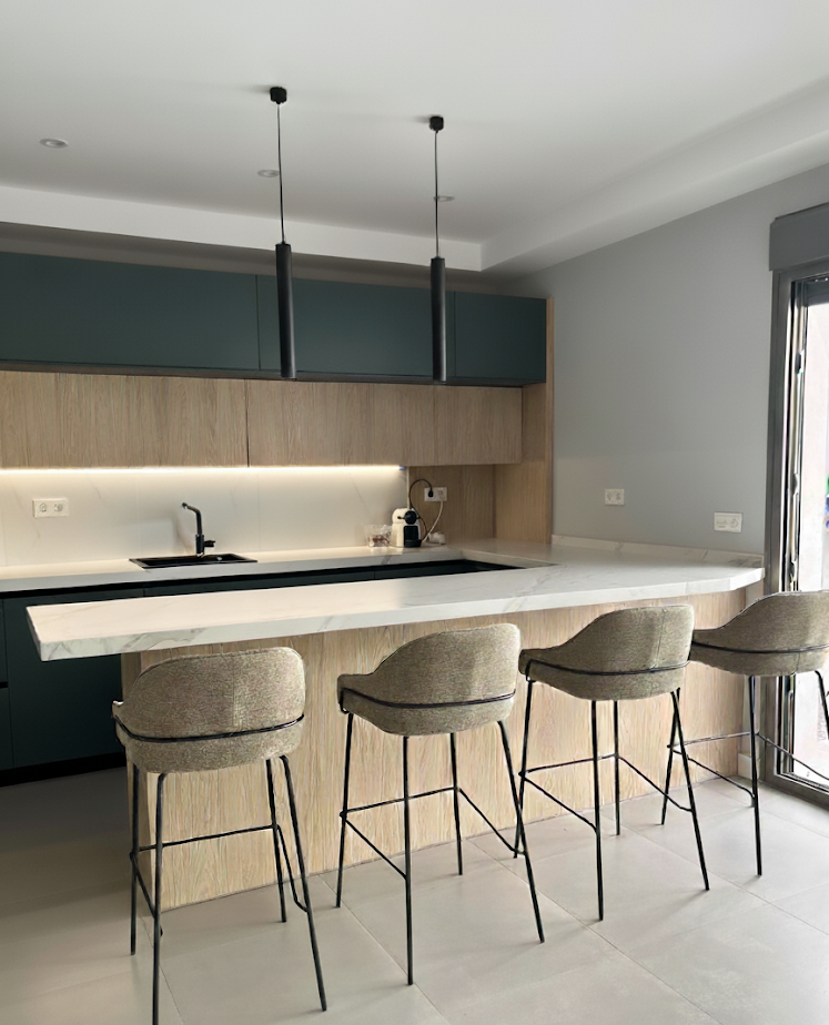diseño de cocina con peninsula inspiracion DK Cocina Integral Studio Interiorismo DK Grupo