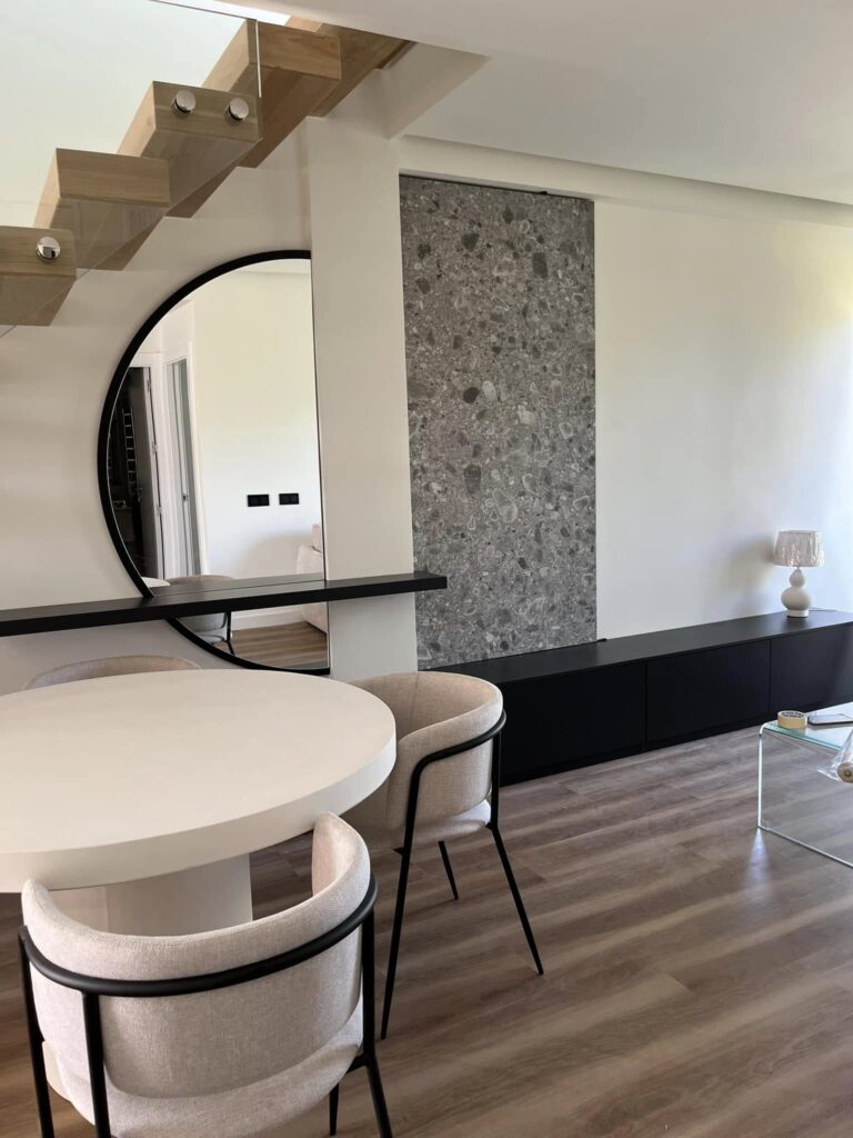 Iroko Estepona proyecto dk Grupo interiorismo salón diseño de interiores integral 